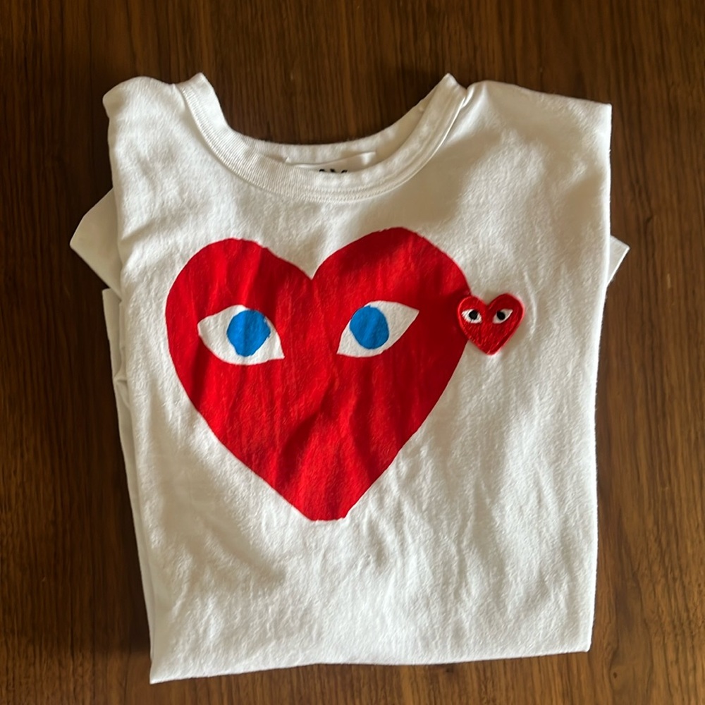 PLAY Comme des Garcons | Tshirt | Small